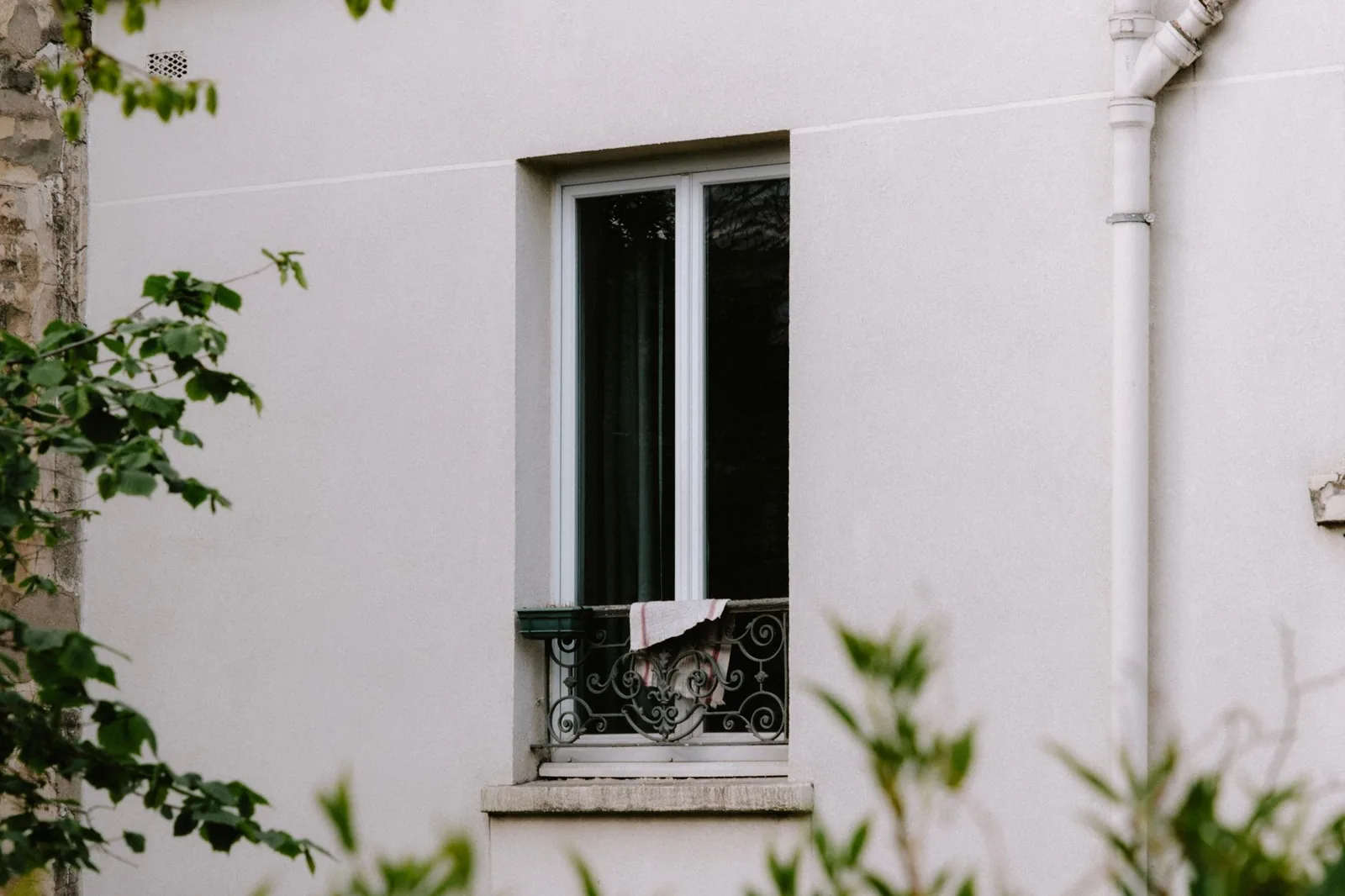 Gutter cleaning cost averages $100 to $325 per visit for most homes