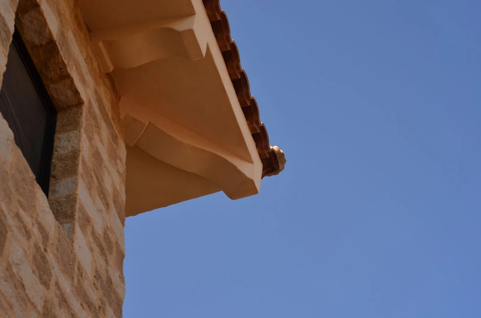 Gutter replacement cost by material type