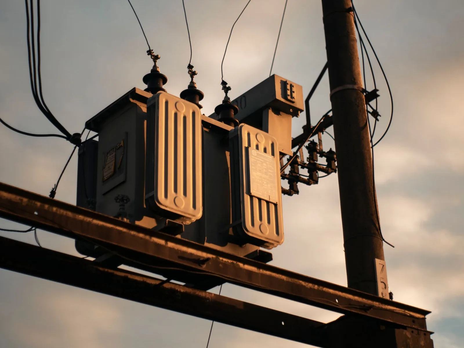 Landscape lighting transformer sizing depends on total fixture wattage