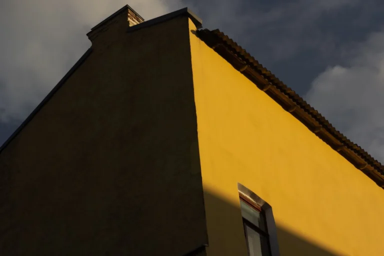 Vinyl vs Aluminum Gutters: Which Material Is Right for Your Home?